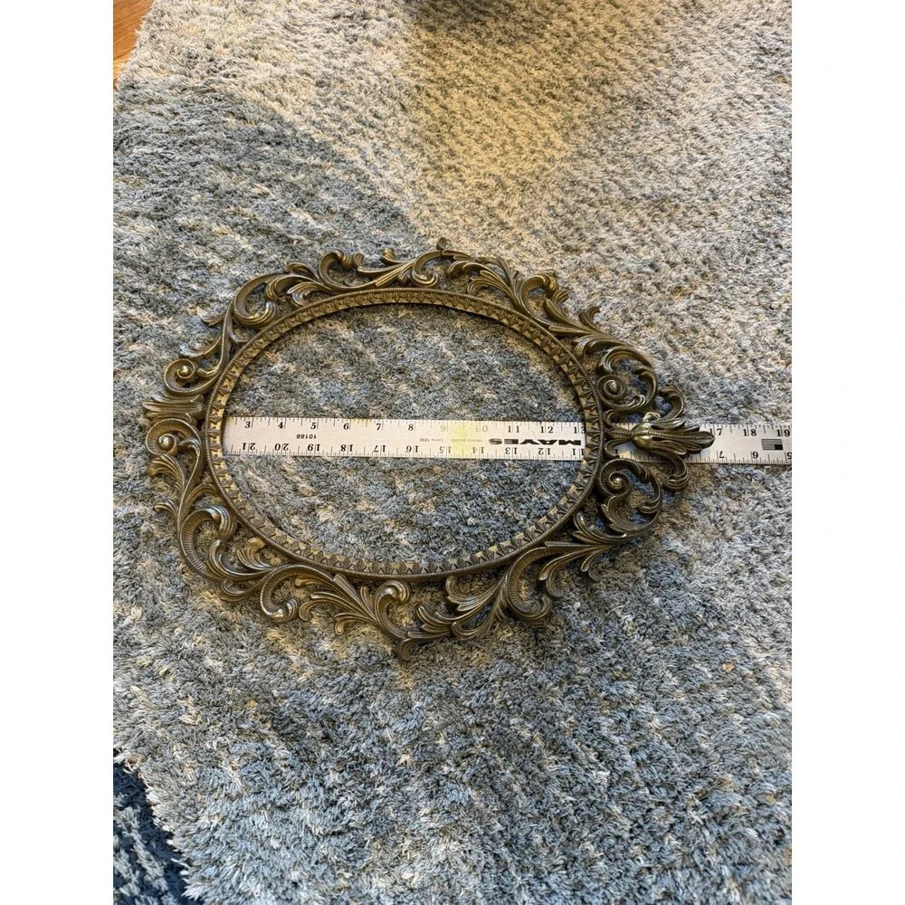 Vtg Metal Ornate Oval Picture Frame Antique Style 17 x 13.5” Wall Decor No Glass